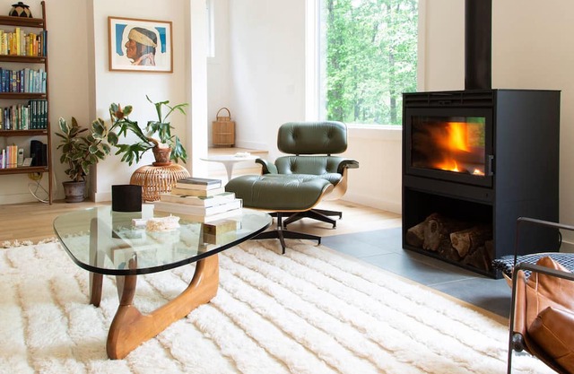 Moody Pond House: 15 Min to Mohawk Ski Mountain, new country home on 18+ acres