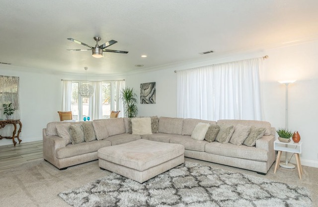 Sprawling Fresh Modern Italian decor with Grande Piano ensure a lovely stay.