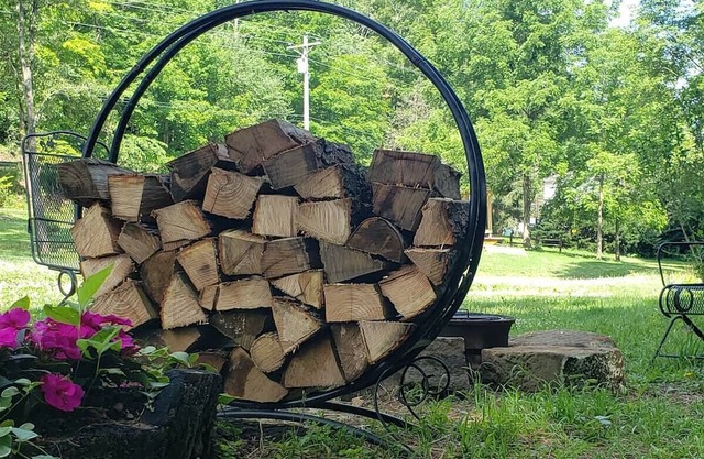 The Shanty: Lacy Rustic Vintage Sweet Cabin for 2