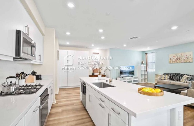 The Palace on Traveller #41405