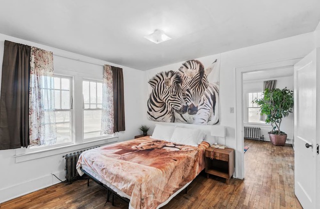 Snuggle-in-the-Jungle: Pet friendly + Smart TV + close to everything in Flint!