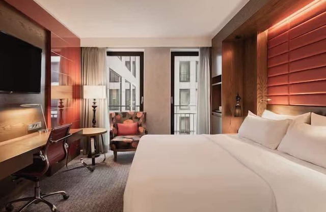 Immerse Yourself in City's Charm - 2 Units Near Alexanderplatz