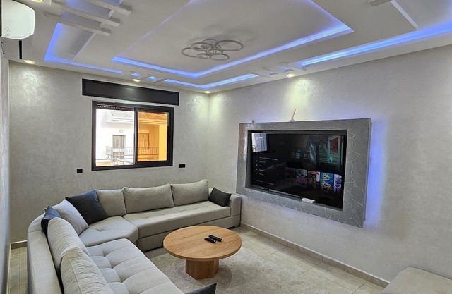 Lovely new fully-equipped apartment 15 minutes walk from the sea