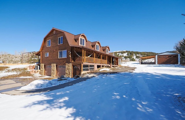 Log home 5-bedroom 4-bath 15 min from Park City