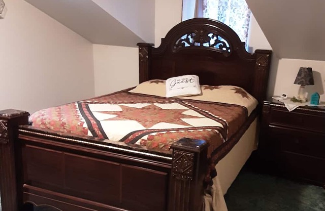 Secluded stay on the mountain side, minutes from the Appalachian trail