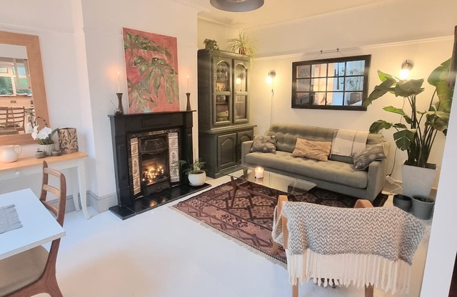 Richmond Parkside escape. Amazing family house in safe and leafy London.