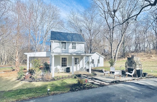 Historic gem in the heart of downtown Hamilton! Trees and a private stream