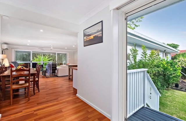 Spacious Waterfront Delight with Free Wifi. Spend some Lazy Dayz at Dora Creek