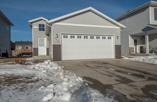 2 min to 5 Restaurants,General Dollar.5 min to Cash Wise,6 min Sanford Hospital