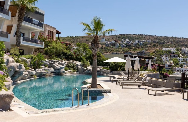 Chic Flat w Balcony 2 min to Beach in Bodrum