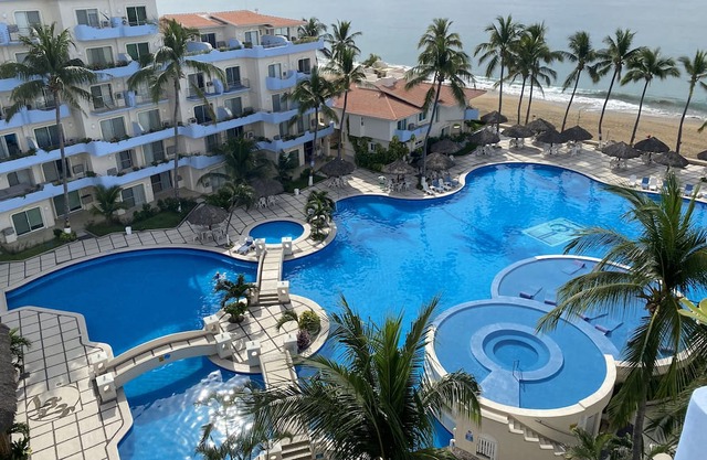 Oceanfront Condo with Incredible Pool and Central Location