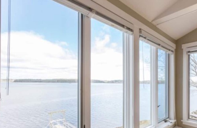 BELLA VISTA WATERFRONT | 3 Bed, 2 Bath