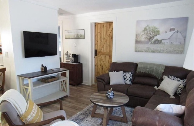 Leave your worries behind. Come in and get cozy!