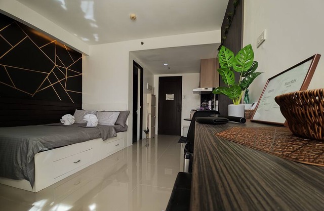 Elevated Retreat with Stunning View and Modern Comfort