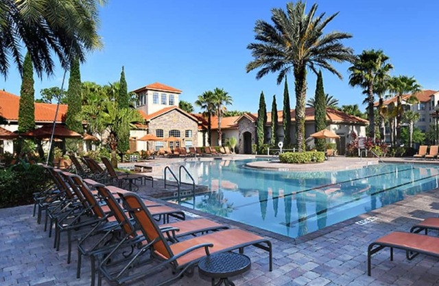 Cozy 1 Br Condo w/ Pool Access, Workspace