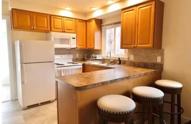 Spacious 3-Bed with Parking. Family Friendly. King Bed