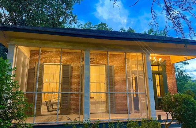 Massey’s on Crawford- The King Suite