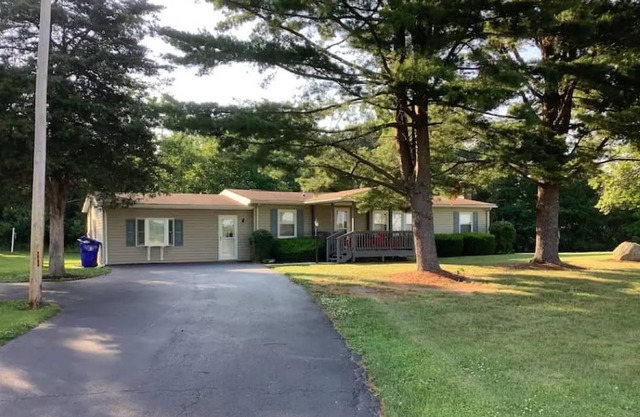 Beautiful Private Home on 2 Acres in Gettysburg - Pet Friendly!