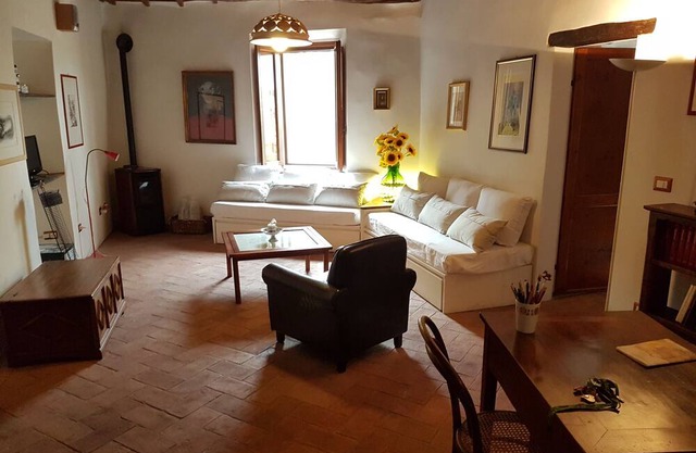 Apartment 'L' Angolino Di Flavia' with Mountain View