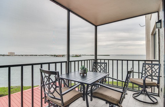 Stylish St Petersburg Condo w/ Balcony + Bay Views