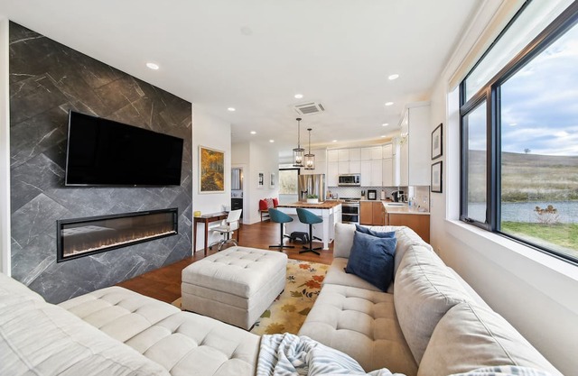 Modern Eureka Getaway 1 Mi to Main St!