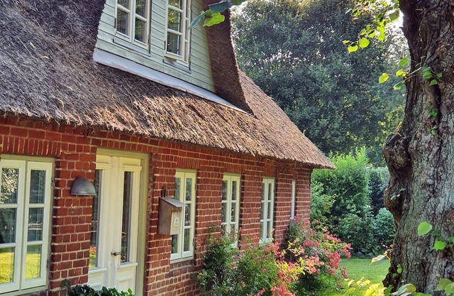 Förde Cottage - Freistehendes Reetdachhaus, Garten, Dusche, Waschmaschine, Wlan