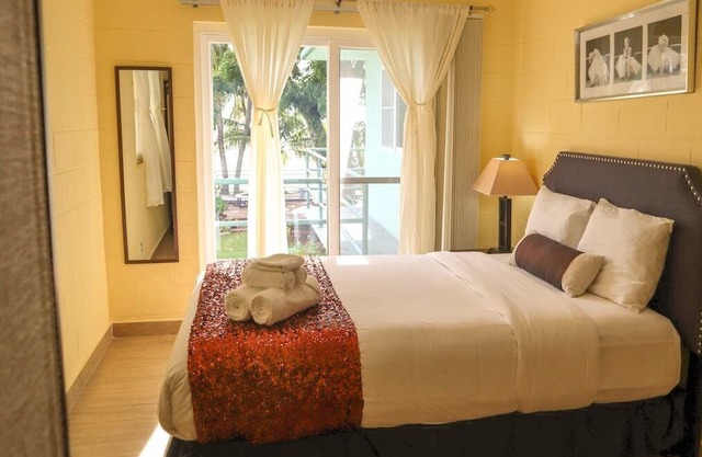 Oceanview Deluxe 1BR - Unit 208 Ocean Villa