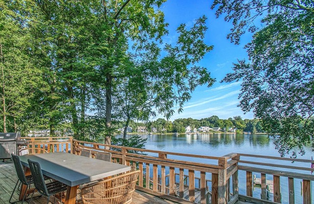 The Lakewood Cottage on Paw Paw Lake