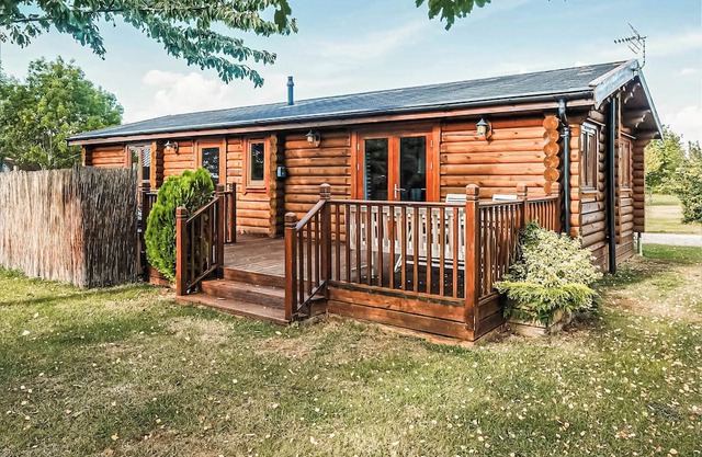 One double with en suite shower and one twin.