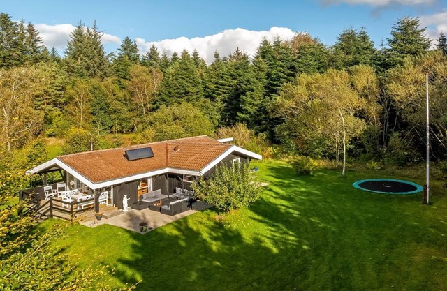 "Inola" - 3.5km from the sea by Interhome