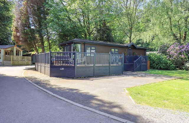 EVERMORE LODGE, family friendly, with pool in Windermere