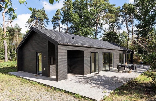 8243 Knebel - Metholmvej 18