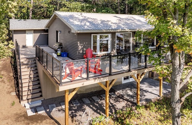 4 bed 3 bath cottage on Lake Muskoka