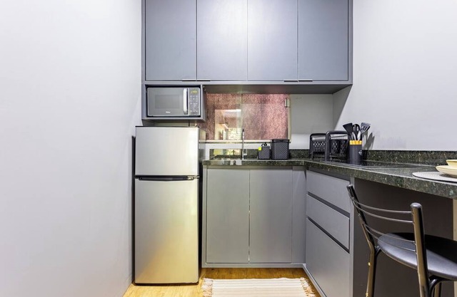 APARTMENT 5 MINUTES FROM THE AIRPORT WITH AIR CONDITIONING AND BALCONY