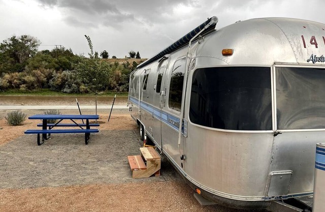 Riverside Airsteram Adventure in Colorado - Relaxation by the Water in Grand Junction