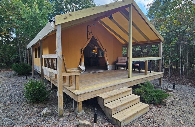 Ozarks Adventure Lodging - Glamping Tent
