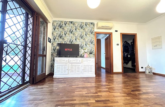 Airport and Fiera di Roma's Apartment with garden