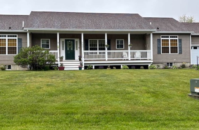 Lovely 3-bedroom, 2 bath house in Stockton Springs