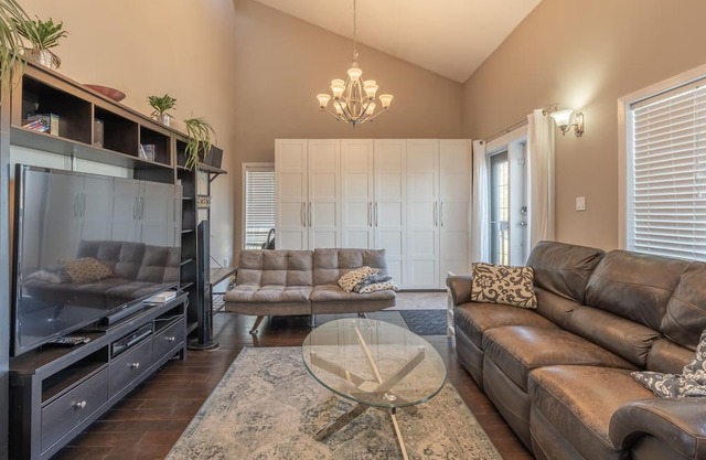 Pleasant 1-bedroom with Balcony bed & breakfast in Yellowknife