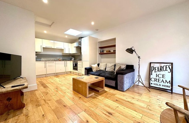 Flat 3, Waterloo Apartments