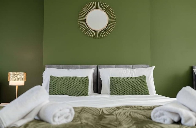 Contractor 3 Bed Home | Sleeps 9