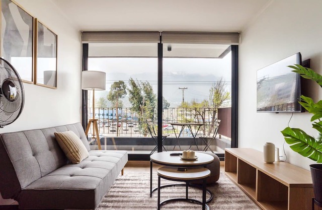 Chic 2BR Retreat for 5 in Vibrant Las Condes