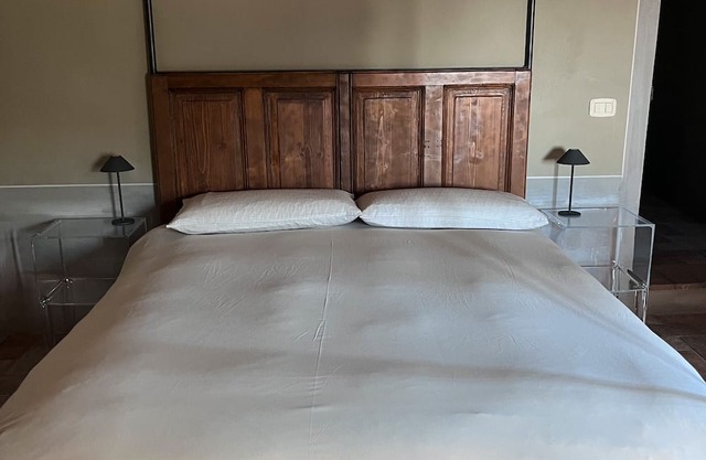 'Ficaiola' Room with Shared Pool and Garden