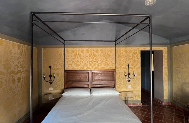 'Corbellino' Room with Shared Pool and Garden