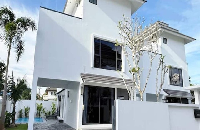 Chiang Mai Old City Brand New 5Star Luxury Private Pool Villa 4 Bedrooms