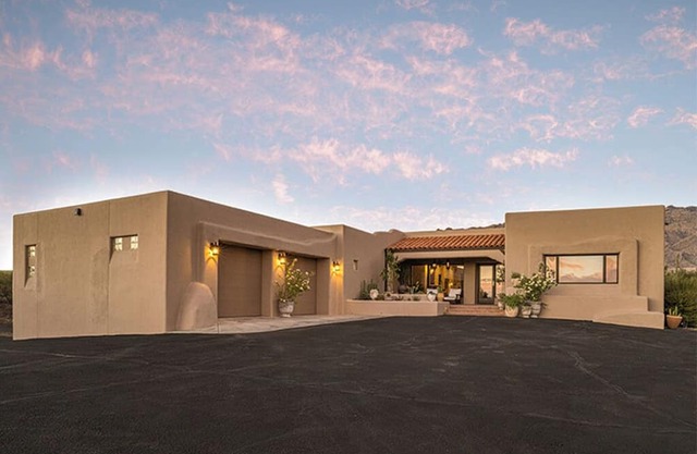 Elegant 2 bed Room retreat with views, upscale decor & full resort amenities