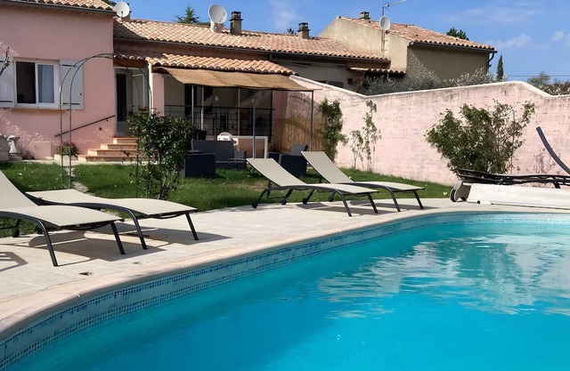 Holiday Home 'Near Vaison La Romaine' with Private Pool, Wi-Fi and Air Conditioning