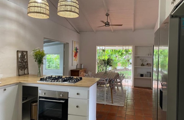 Peaceful Payne’s Bay Home, minutes from the beach