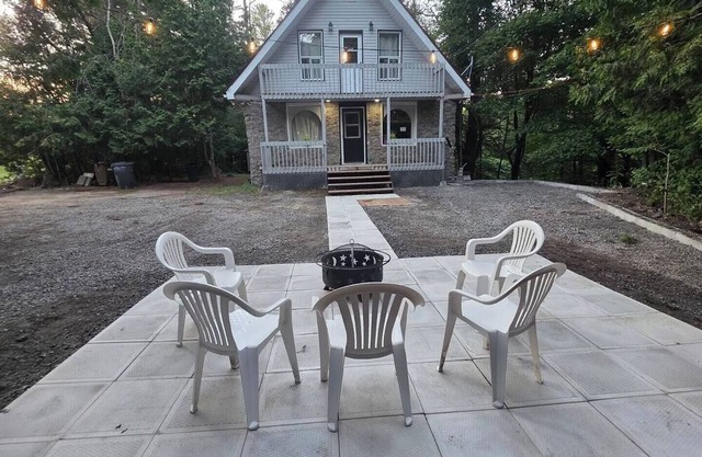 Your Party House! Soundproof music room.Near parks & beach. Your perfect getaway