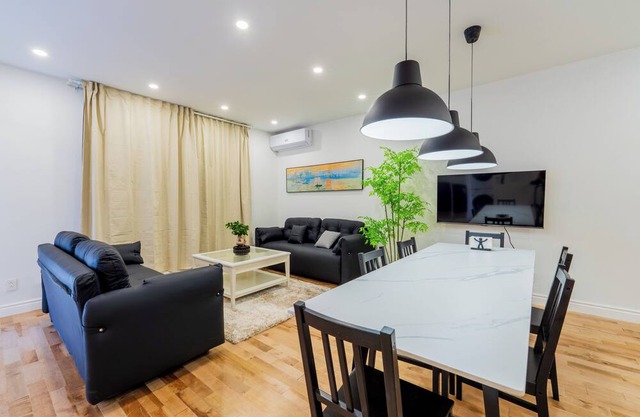 Newly Renovated 3BR/2BA Spacious & Modern